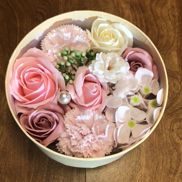 Beautiful Flower Box with Styrofoam - Picture 4 of 12